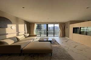 2 br + 1 apartment for rent with bathtub at The Crest-Metropole with modern furniture