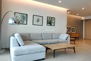 Panoramic city view 2-bedroom apartment for rent at Riviera Point with cheap price
