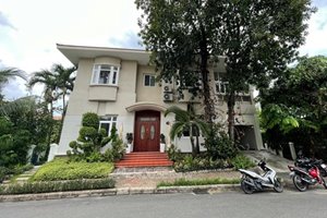 Large 4 bedroom villa for rent in Phu My Hung with full furniture