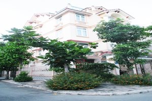 BIG VILLA: 6 bedroom villa for rent in Phu  My Hung, USD 1,800 per month, fully furnished, safe and nice area, large basement for 2 cars
