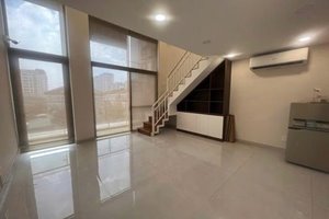 Midtown shophouse for sale with mezzanine and basic furniture