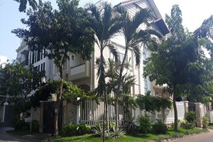 Corner villa for rent in District 7 with nice and safe location