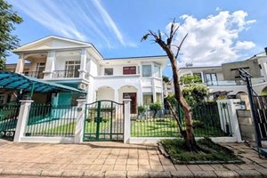 Large villa with garden for rent in Phu My Hung at cheap price