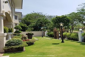 Big single villa for rent in Phu My Hung with full furniture and large garden