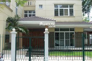 BIG HOUSE: Modern and big house for rent in Phu My Hung, nice kitchen, 4 bedrooms