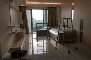 Luxury 3 bedroom apartment for rent in Scenic Valley, modern design, full high quality furniture