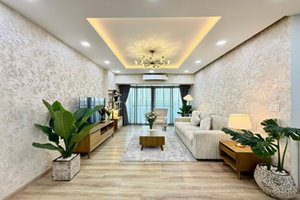 Large garden apartment for sale at Garden Court