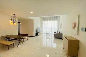 Cozy 2 bedroom apartment for rent in Empire City with full furniture and unblocked view