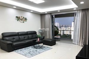 Apartment for rent on the top floor of Riverpark Premier with full modern furniture