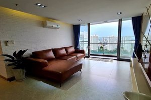 3-bedroom apartment for rent with large balcony in Green Valley with fully furnished