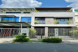 Luxury villa for rent with private elevator in My Thai, Phu My Hung with full furniture