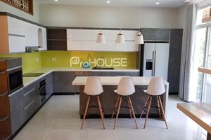 Beautiful villa in Chateau Phu My Hung for rent with 4 big bedrooms and large garden