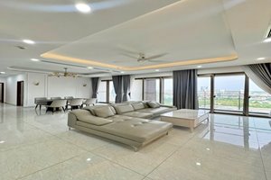 Penthouse for rent in Midtown The Peak with full modern design and good rental