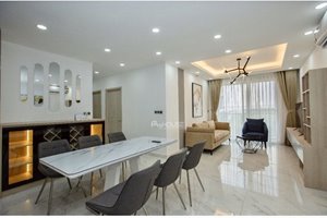 Low rental luxury 4 bedroom apartment in Midtown Phu My Hung with full furniture