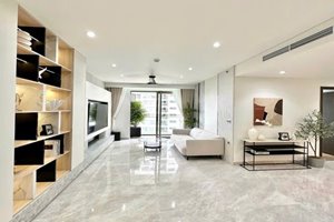 Corner 3 bedroom fully furnished apartment for sale at Midtown Phu My Hung with parking