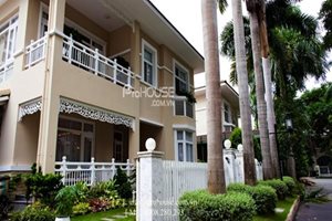 Luxury villa for rent in Phu My Hung, brand new Western furniture, safe and nice area