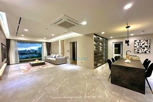 An amazing apartment in Riverside Residence for rent with double views and large space