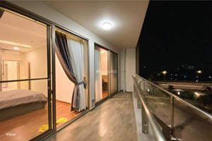 2 bedroom apartment for rent with large balcony in Midtown M5 with airy view