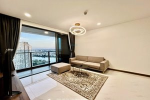 3 bedroom apartment for rent in Sunwah Pearl with nice furniture and good rental