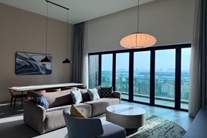 Feliz En Vista Dinezo 5-bedroom apartment for rent with high ceilings river view and fully furnished
