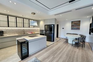 Green Valley 2-bedroom apartment for sale with full furniture and parking space