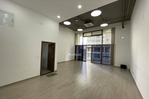 Cheap Midtown Shophouse for rent with basic furniture