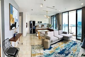 3 bedroom apartment in Vinhomes Golden River for rent with nice river view