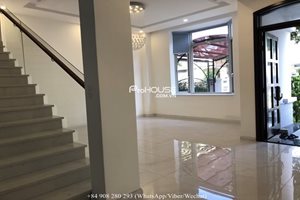 New house for rent in the center of Phu My Hung, basic furniture, good condition