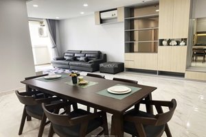Western style 3 bedroom apartment in Midtown for rent with full furniture on high floor