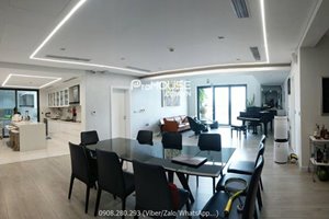 The most beautiful penthouse for rent in Phu My Hung with new furniture