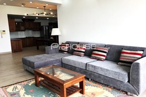 Large size apartment for rent in Garden Plaza 1 with new furniture and wooden floor