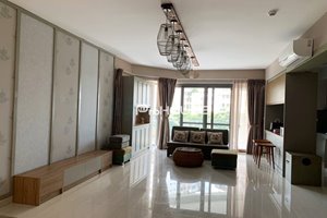 Beautiful apartment for rent in Block A of Riverpark Premier with large balcony