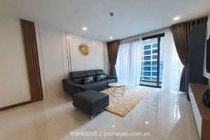 Luxury 3 bedroom apartment in Sunwah Pearl for rent with new and nice furniture