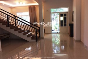 Affordable villa in My Thai 1, Phu My Hung, full modern nice furniture, nice garden