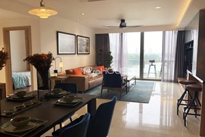 Low floor Riverpark Premier water front view apartment for rent