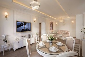 ELEGANTLY DESIGNED APARTMENT FOR RENT AT RIVERPARK RESIDENCE – POOL VIEW