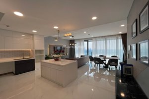 Stunning view apartment for rent in Sunwah Pearl with full furniture