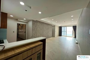 Unfurnished 3 bedroom apartment for rent in Midtown M7 with nice view