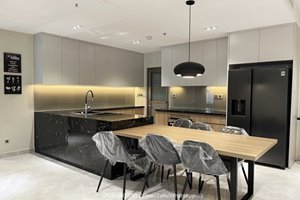 3 bedroom apartment for rent in The Peak with beautiful furniture and nice view