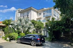 Luxury villa for rent in Phu My Hung center with beautiful swimming pool