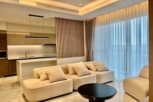 Luxury fully furnished apartment for rent at The Horizon with stunning Crescent lake view