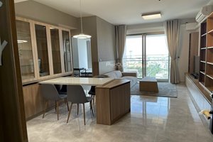 High floor 2 bedroom apartment for rent in Midtown M8 with full furniture