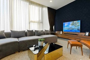 Luxury 3 bedroom apartment for rent in Vinhome Golden River at cheap price