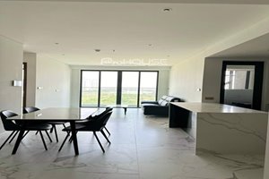 Open view 2-bedroom apartment for rent at The Crest-Metropole with full furniture