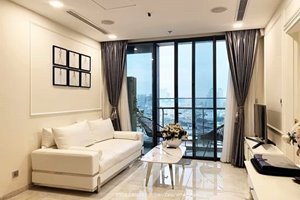 2 bedroom apartment in Vinhomes Golden River for rent with open view