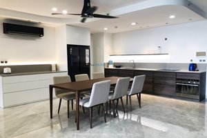 High floor apartment for rent in Block C Midtown M8 - The Peak