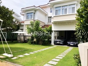 Single villa for rent in Chateau Compound Phu My Hung with full luxury furniture