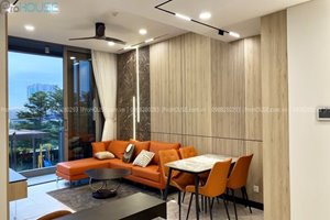 Luxury apartment for sale with a view of bustling District 1 in Empire City