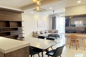 Beautiful and high floor 3 bedroom apartment for rent in Midtown The Grande 