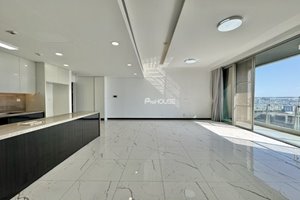 Direct river view 3-bedroom apartment for rent at Empire City with basic furniture